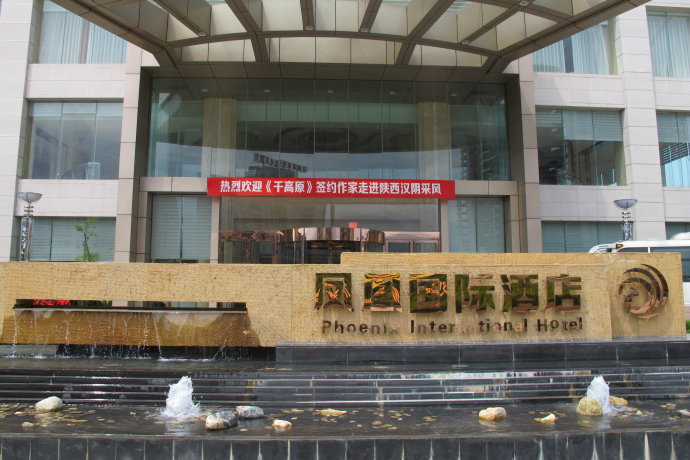 西安玻璃隔斷廠家以質(zhì)量求發(fā)展 西安玻璃隔斷廠家以質(zhì)量求發(fā)展